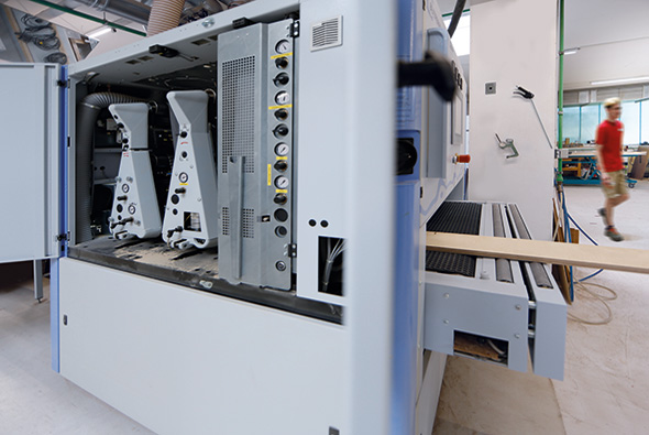 Breitband-Kreuzschliffmaschine CNC-gesteuert