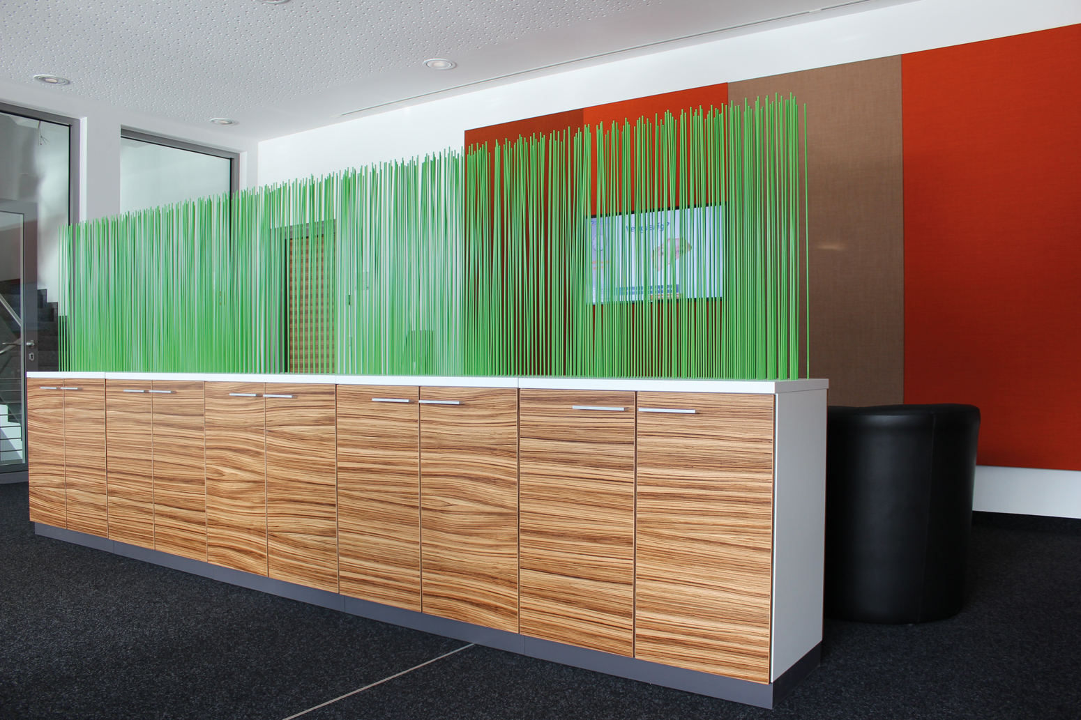 Diskreter Wartebereich.