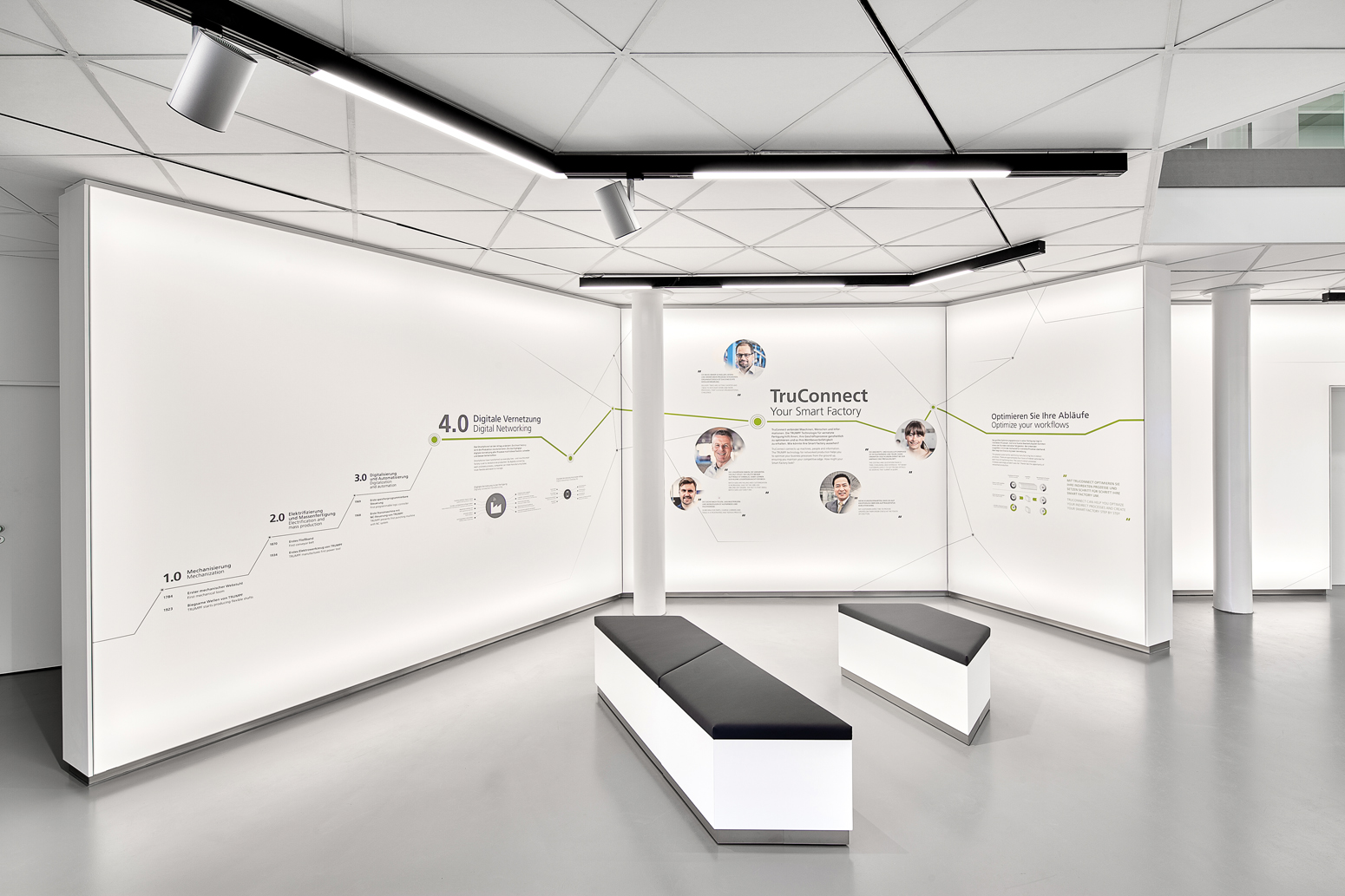 Lichtwände mit Grafik.